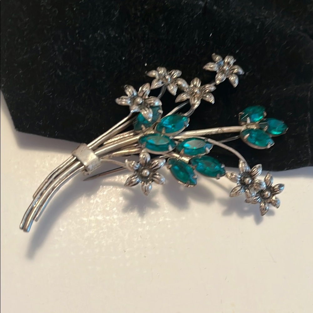 Elegant sterling Silver and Green Floral Brooch vintage